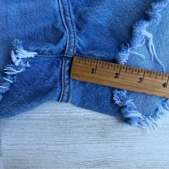 Levi’s 501 Button Fly Jean Short Womens Sz 31 Distressed Destroyed Cutout Denim - Picture 13 of 15